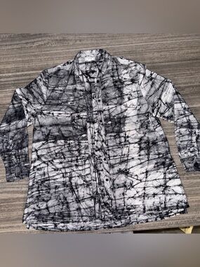 Zuri Black and White Men's Tie-Dye Button-Up Shirt